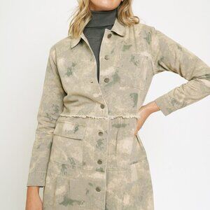 MYSTREE TIERED LONG TRUCKER JACKET Camo Utility Shacket, Beige Green Distressed